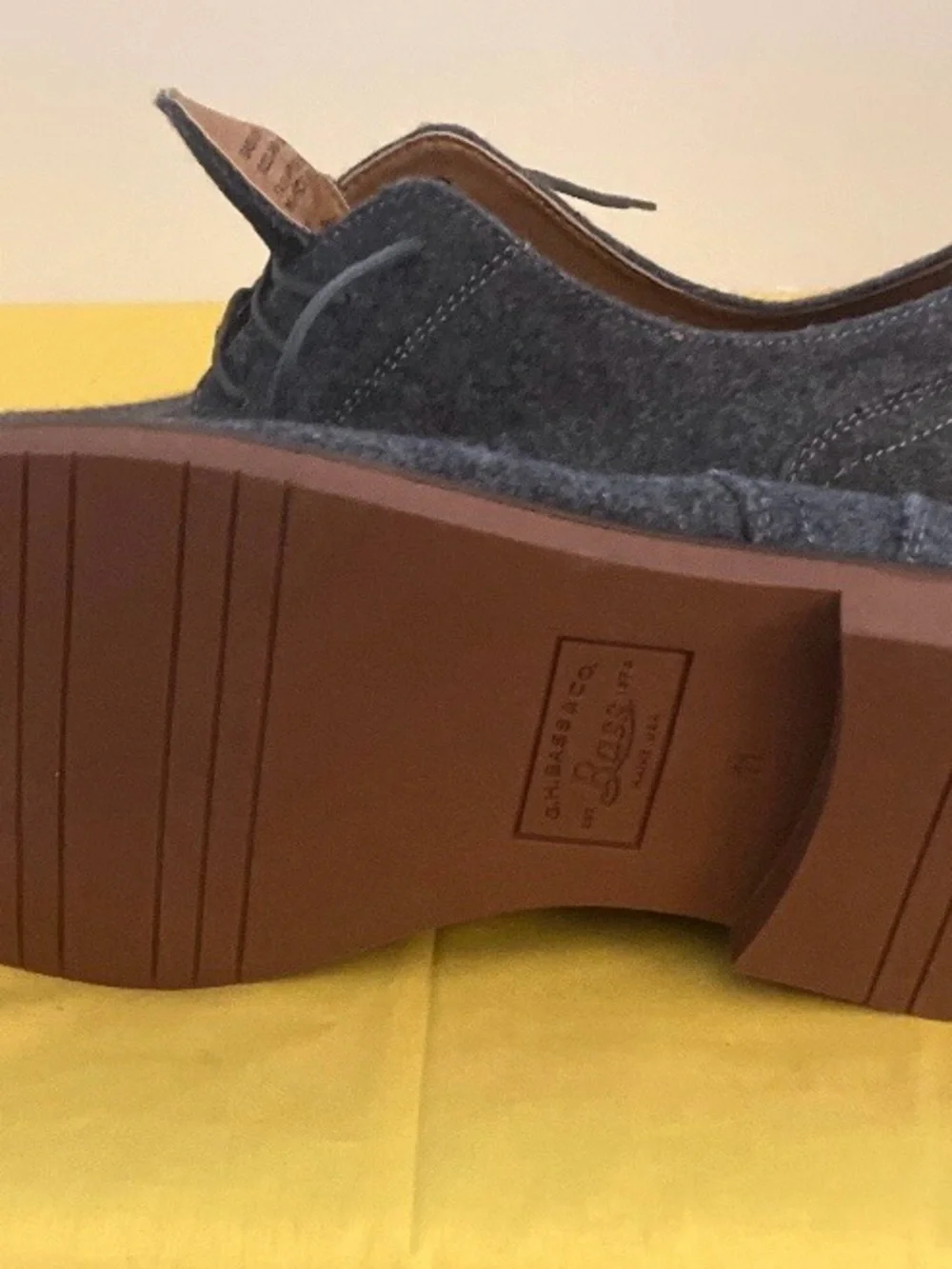 Bass Men's Charcoal Felt Chukka Boots